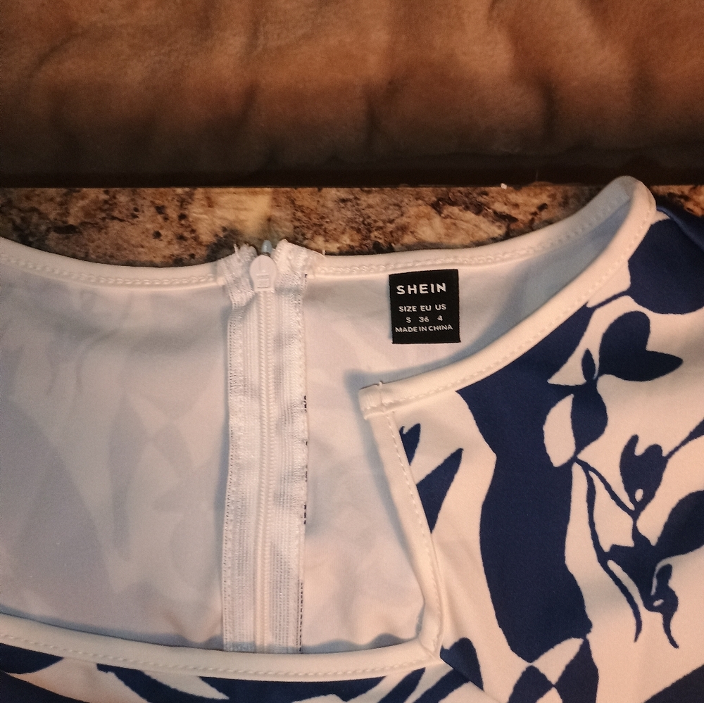 Maybe and white dress. Size 4 . Women's Navy and white dress cap sleeves. - Picture 5 of 5